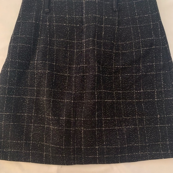 😻BLACK MINI SKIRT WITH GLITTERY DETAILING ✨ - Picture 5 of 6